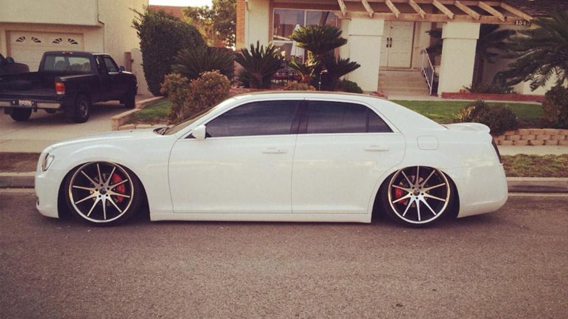 vehicle-chrysler-300-5