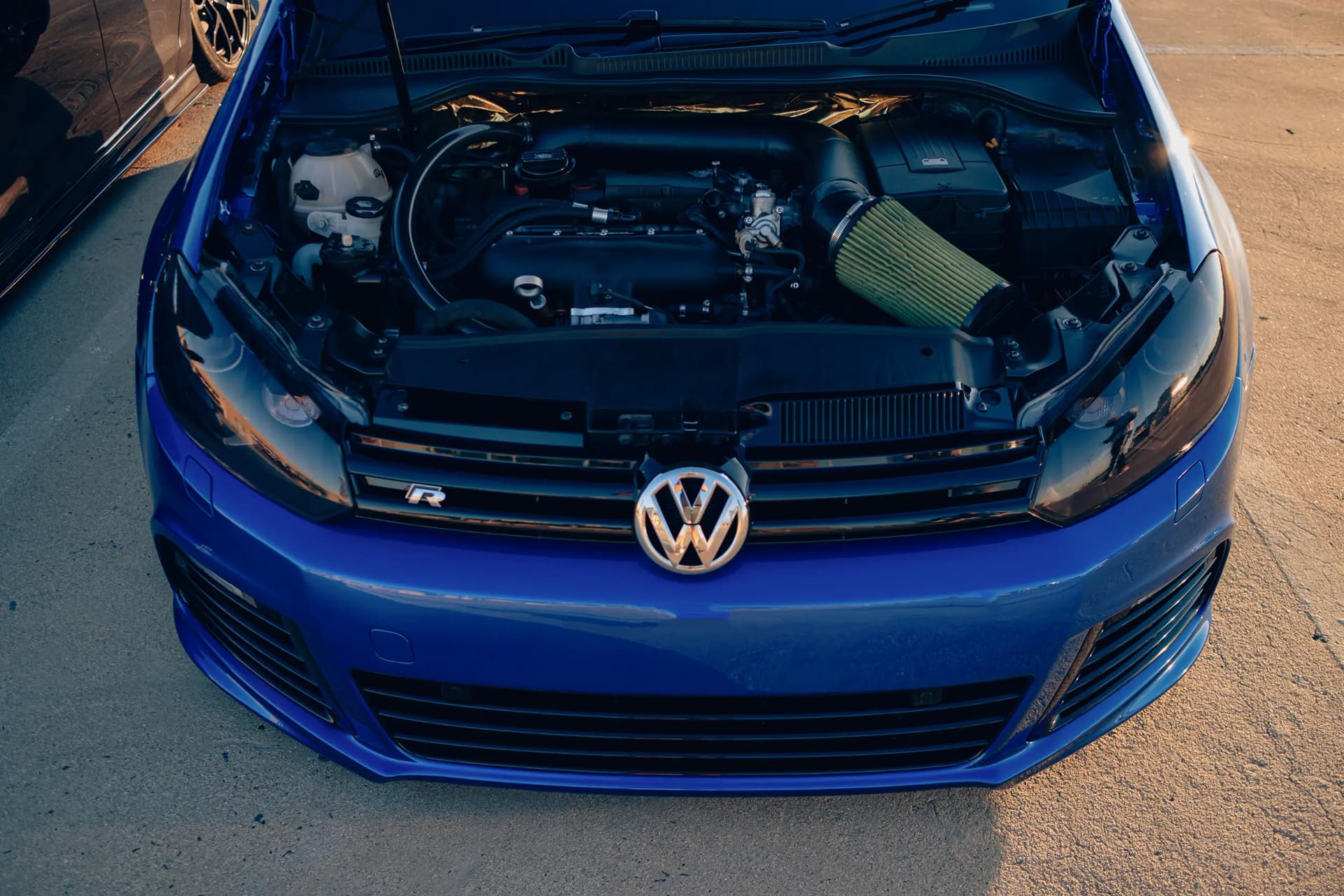 BLUE VW GOLF ENGINE