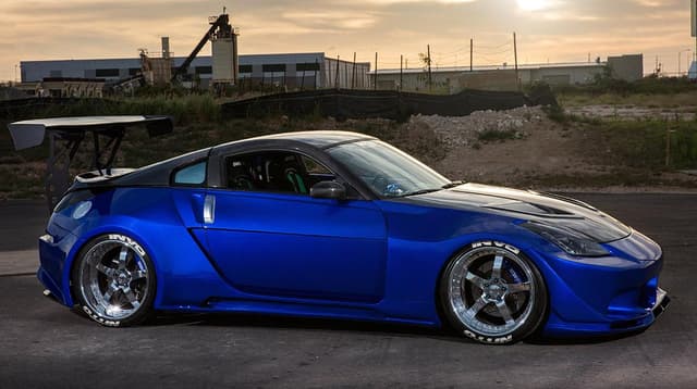 350z Custom Rear Airride Kit for a 2006 Nissan 350Z | Air Lift Performance