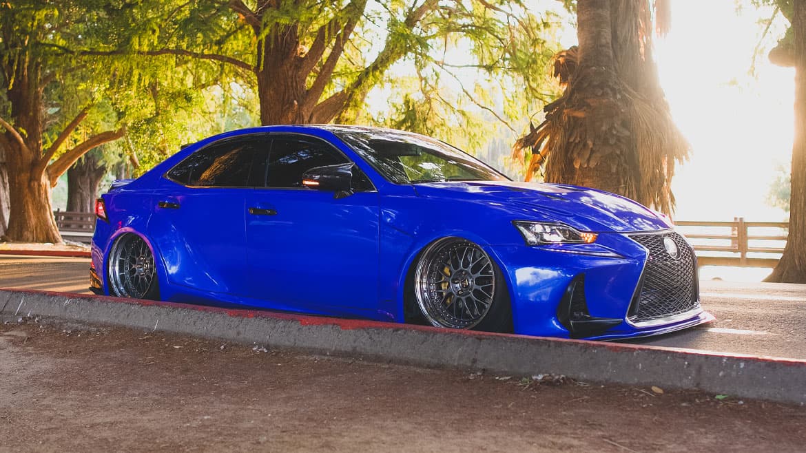 14Lexus-ISawd-05