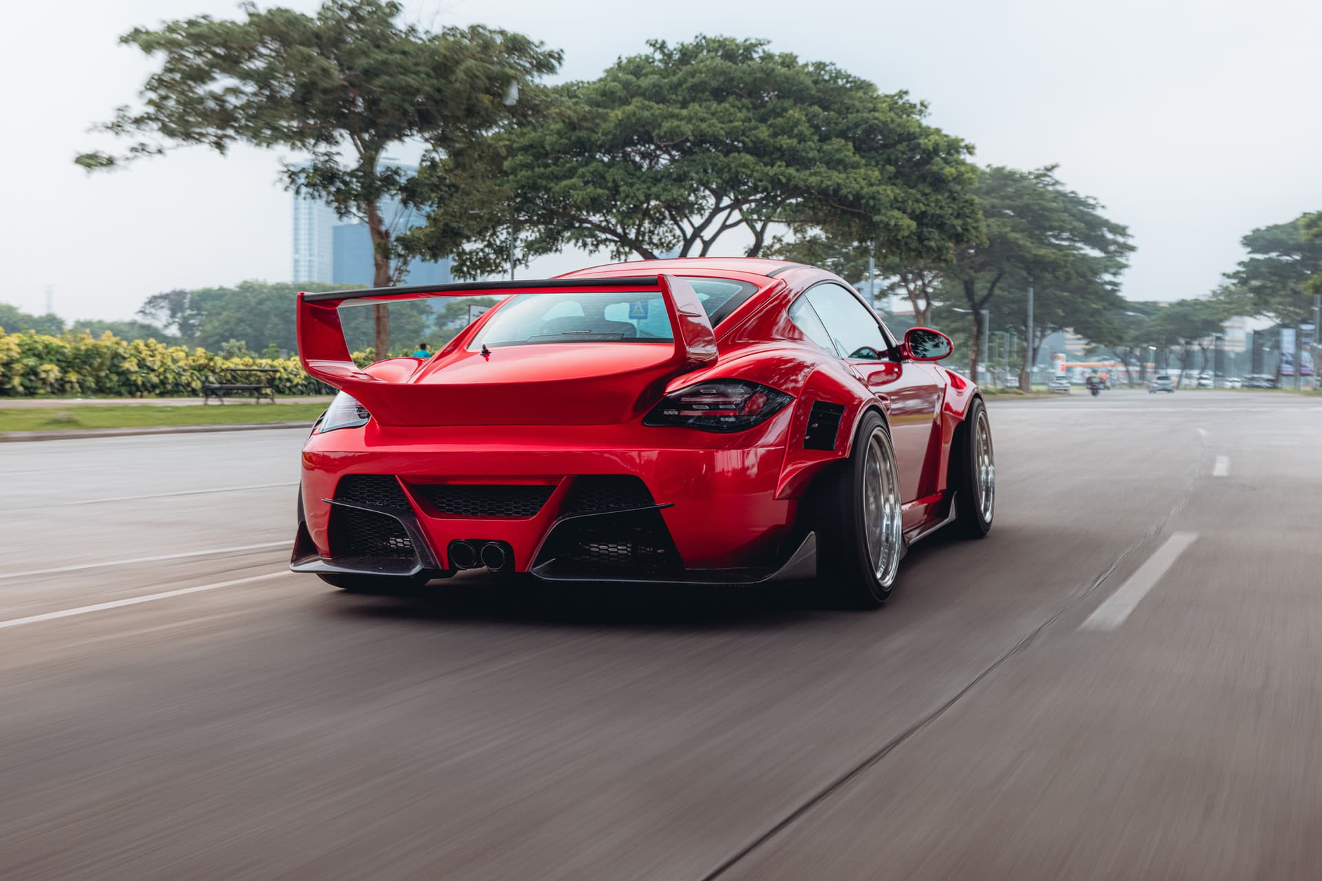 Karma Porsche 987 - rolling rear shot