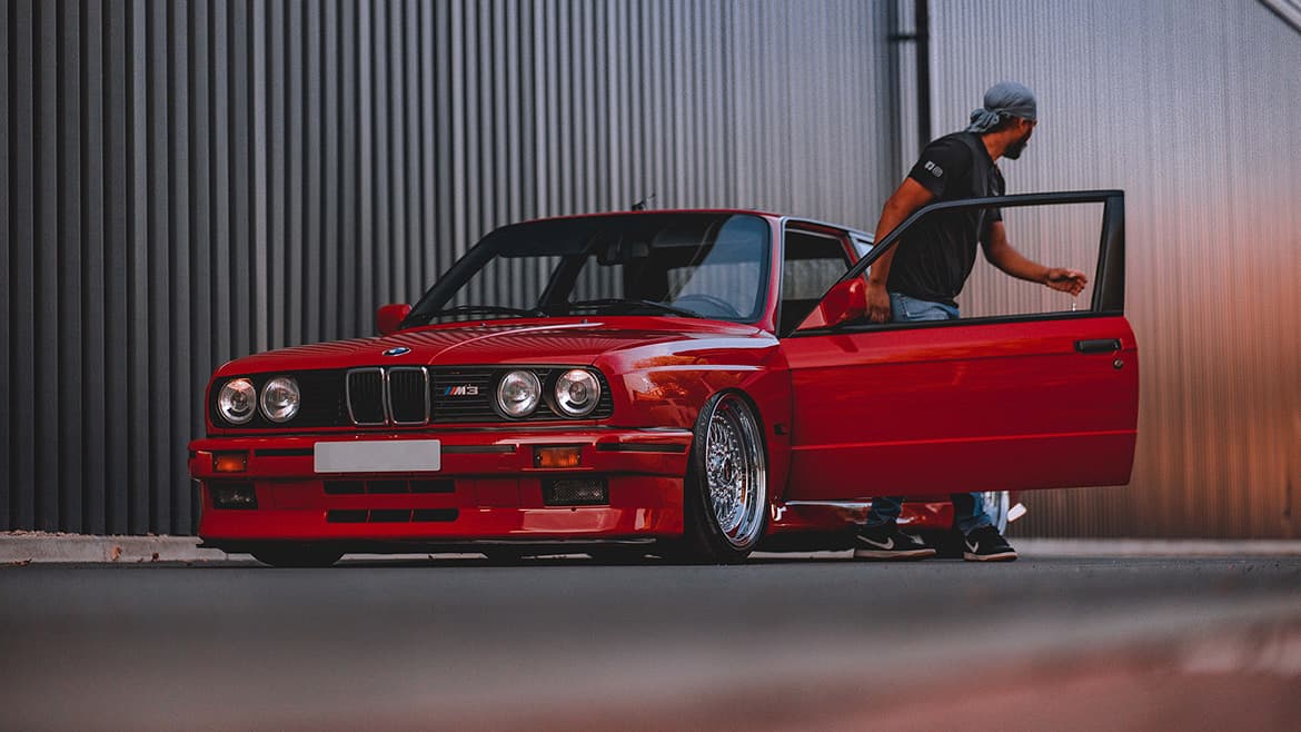 88BMW-E30-07