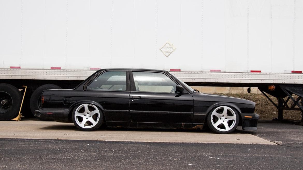 vehicle-bmw-e30-2