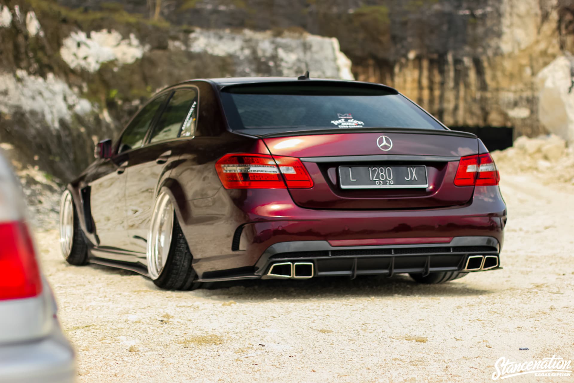 Slammed-Mercedes-Benz-W212-E300-7