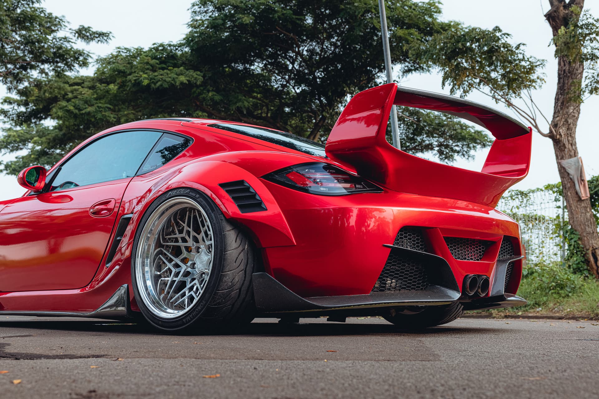 Karma Porsche 987 - stance and rear wing