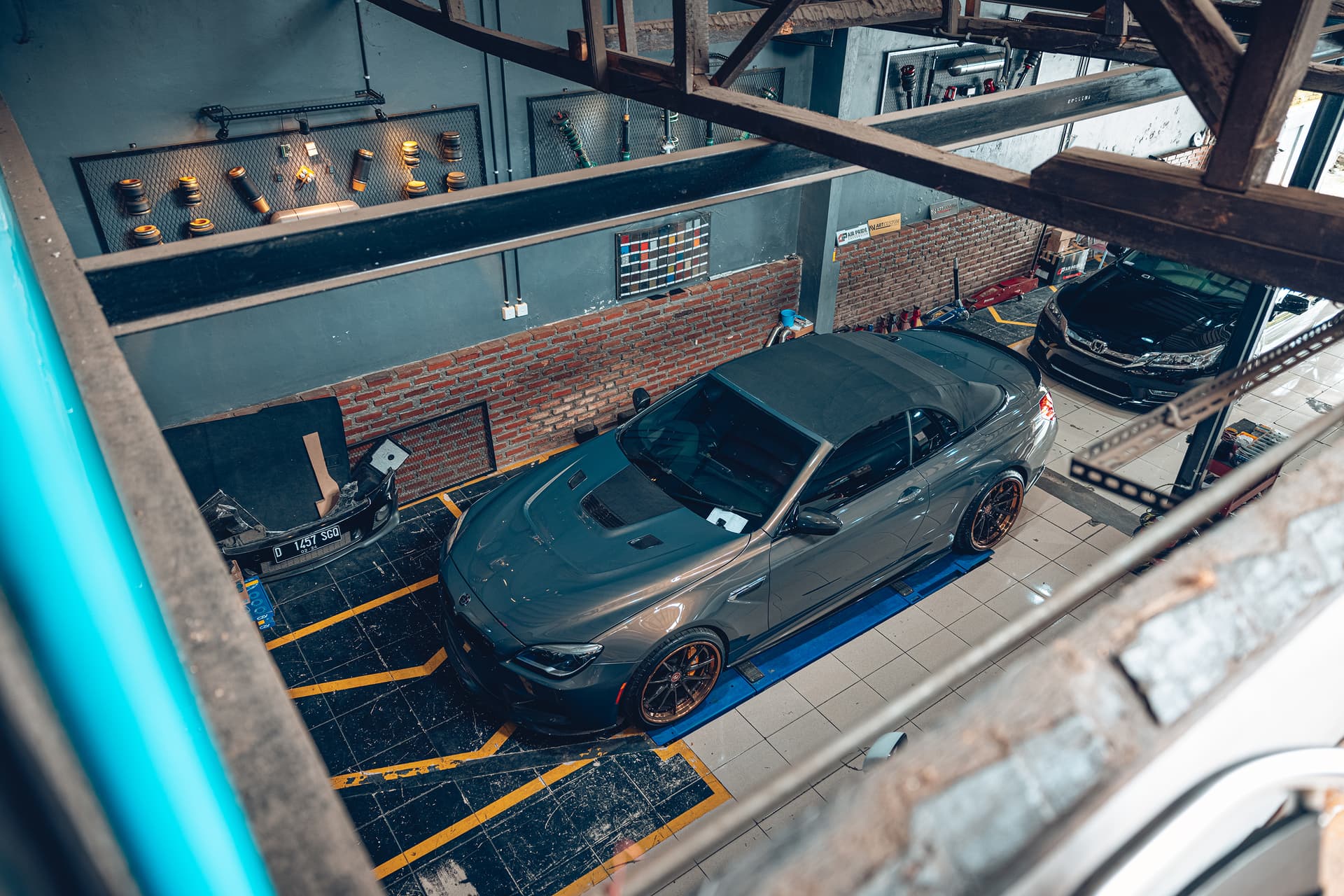 Air Lift Indonesia Art Custom Shop pic - install bay view