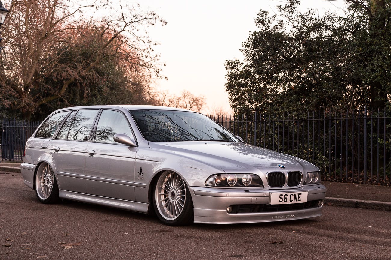 BMW Alpina B10 laid out on air suspension - front view