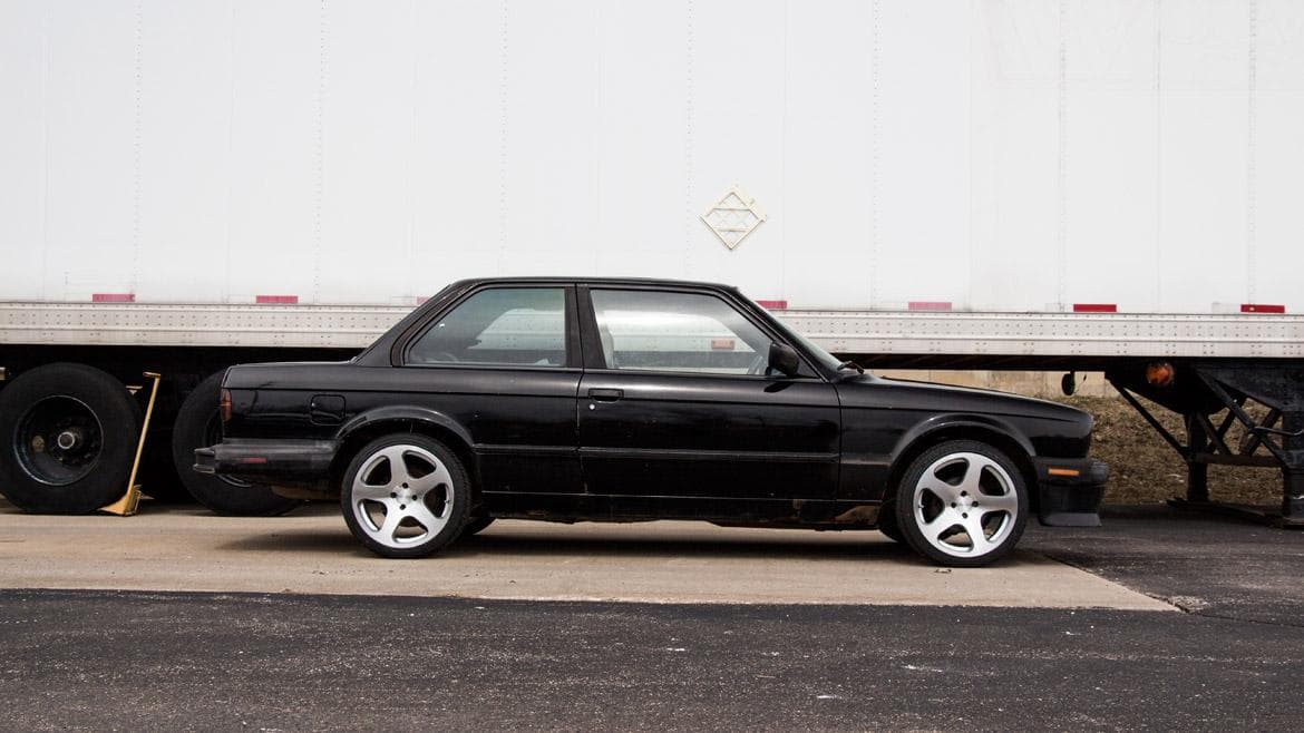vehicle-bmw-e30-1