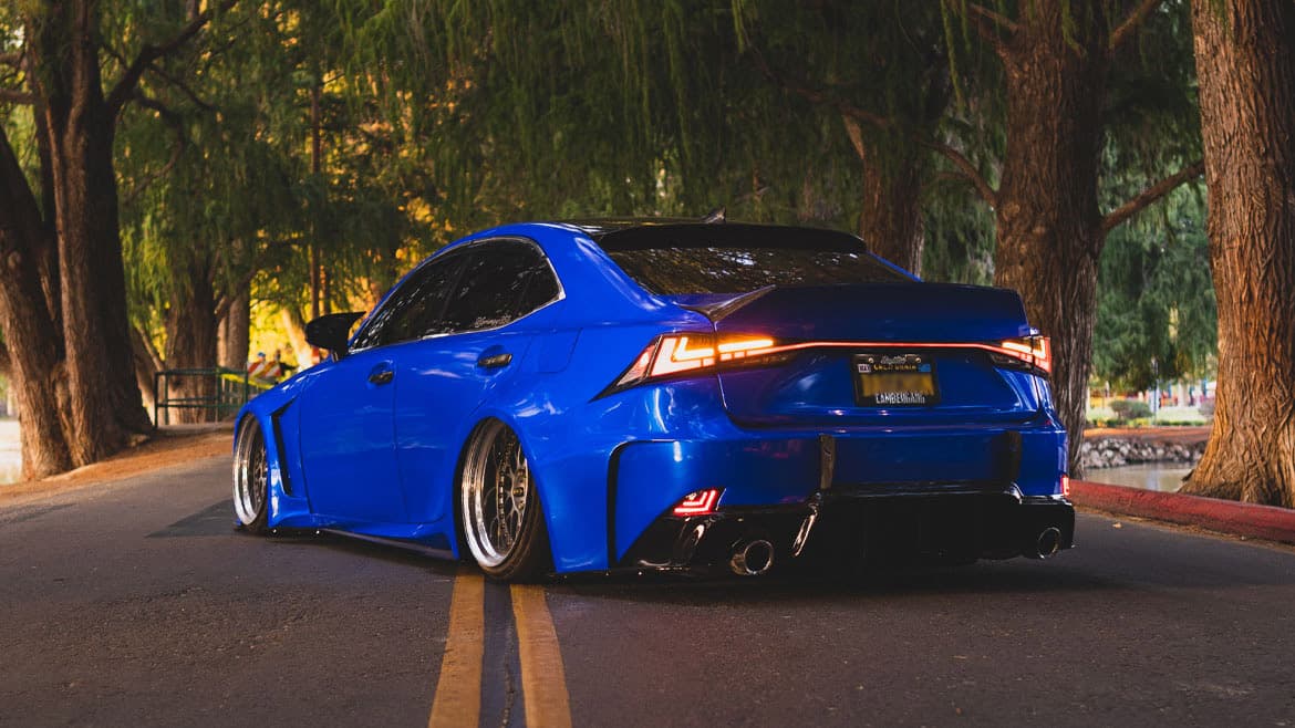 14Lexus-ISawd-02
