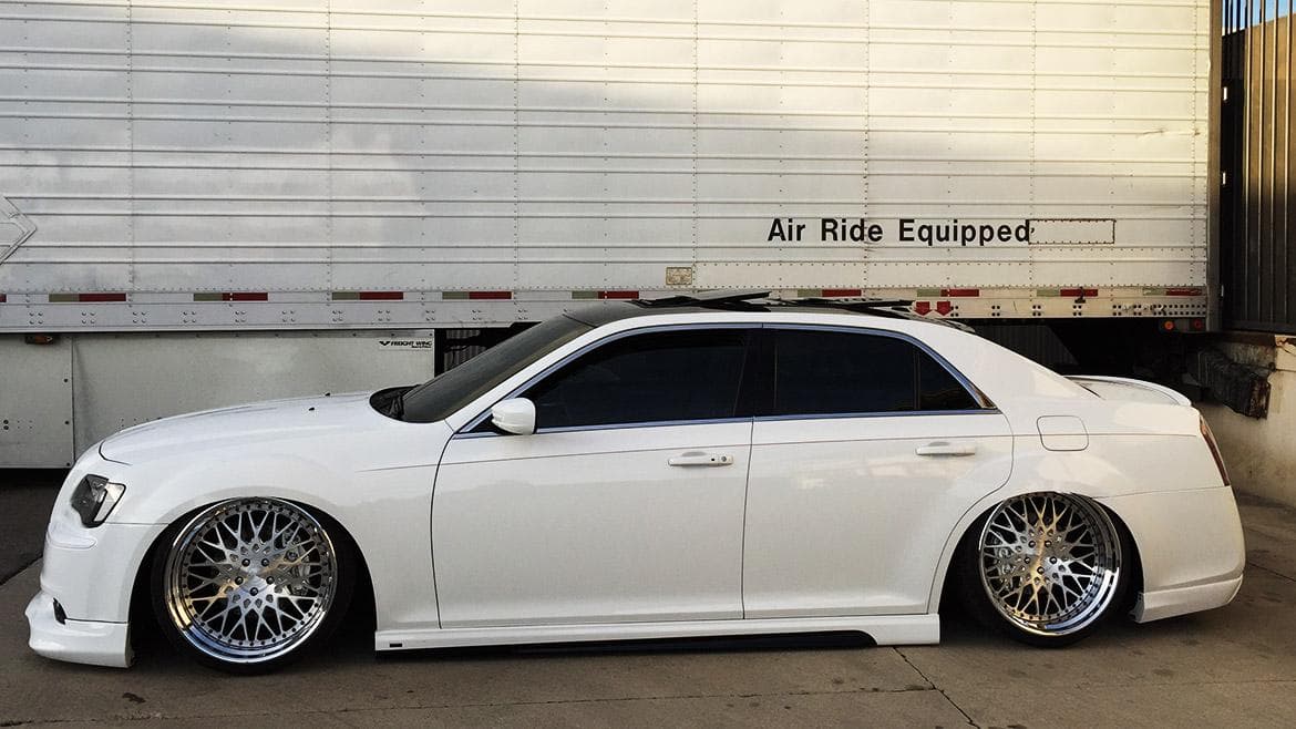 vehicle-chrysler-300-11